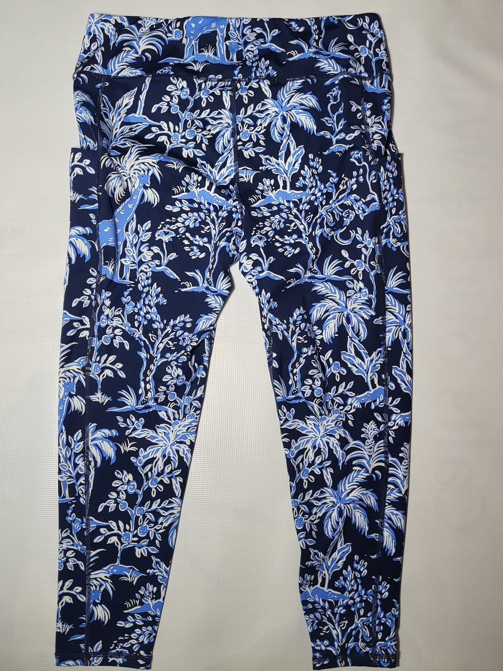 Lilly Pulitzer Luxletic Weekender Leggings XXL 2X Navy Blue Floral Tropical Prin
